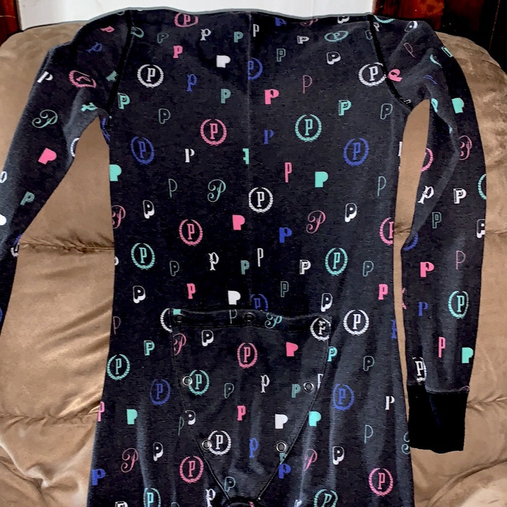 Vintage Victoria’s Secret Pink Thermal Monogram Onesie Size Medium in EUC - Picture 2 of 4
